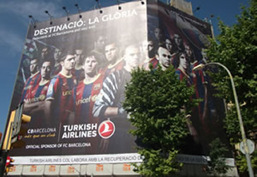 Lona publicitària de Turkish Airlines a Gran Via, 765